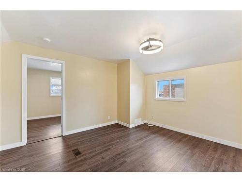 73 Albany Avenue, Hamilton, ON - Indoor Photo Showing Other Room