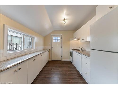 73 Albany Avenue, Hamilton, ON - Indoor Photo Showing Kitchen