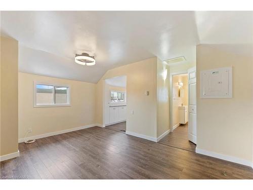 73 Albany Avenue, Hamilton, ON - Indoor Photo Showing Other Room