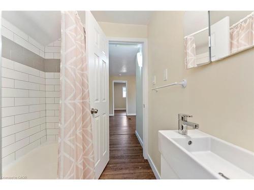 73 Albany Avenue, Hamilton, ON - Indoor Photo Showing Bathroom