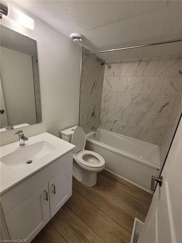 9-405 Myers Road, Cambridge, ON - Indoor Photo Showing Bathroom