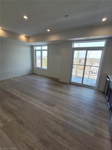 9-405 Myers Road, Cambridge, ON - Indoor Photo Showing Other Room