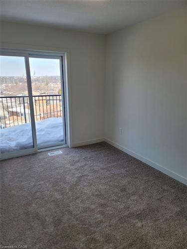 9-405 Myers Road, Cambridge, ON - Indoor Photo Showing Other Room