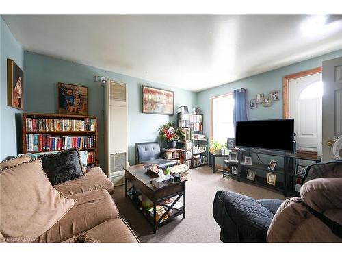 6 Howard Street, Hagersville, ON - Indoor Photo Showing Living Room