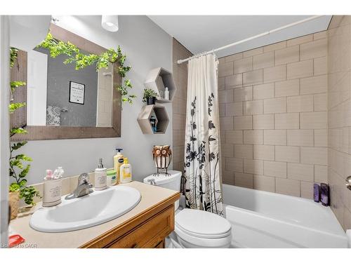 62 Lewis Crescent, Kitchener, ON - Indoor Photo Showing Bathroom