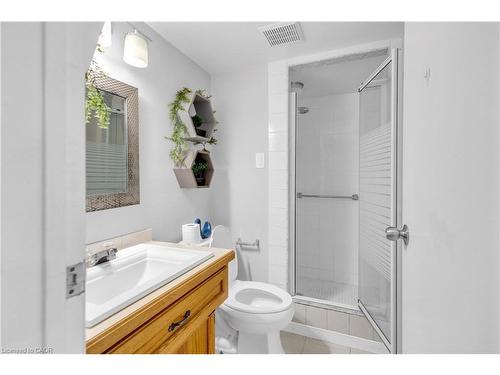 62 Lewis Crescent, Kitchener, ON - Indoor Photo Showing Bathroom