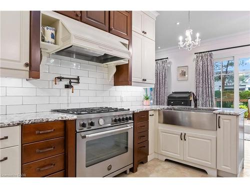 2073 Deramore Drive, Oakville, ON - Indoor Photo Showing Kitchen With Upgraded Kitchen