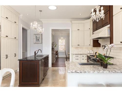 2073 Deramore Drive, Oakville, ON - Indoor Photo Showing Kitchen With Upgraded Kitchen