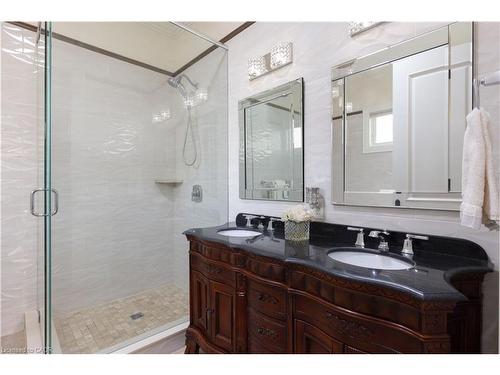 2073 Deramore Drive, Oakville, ON - Indoor Photo Showing Bathroom