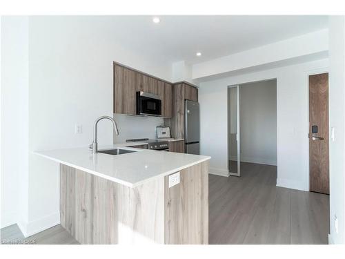 2114-25 Wellington Street S, Kitchener, ON - Indoor Photo Showing Kitchen