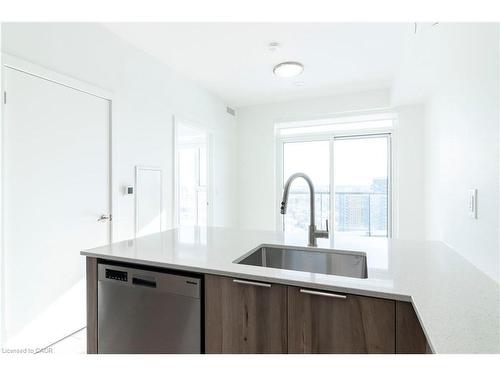 2114-25 Wellington Street S, Kitchener, ON - Indoor Photo Showing Kitchen With Upgraded Kitchen