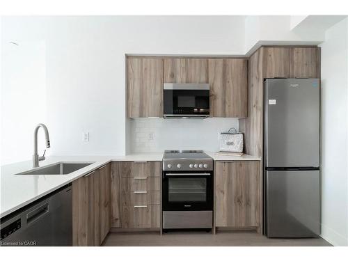 2114-25 Wellington Street S, Kitchener, ON - Indoor Photo Showing Kitchen With Stainless Steel Kitchen