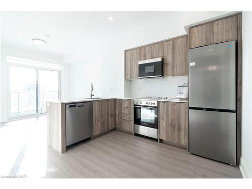 2114-25 Wellington Street S, Kitchener, ON - Indoor Photo Showing Kitchen With Stainless Steel Kitchen