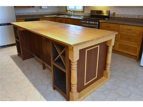 689 Penny Lane, Burlington, ON - Indoor Photo Showing Kitchen