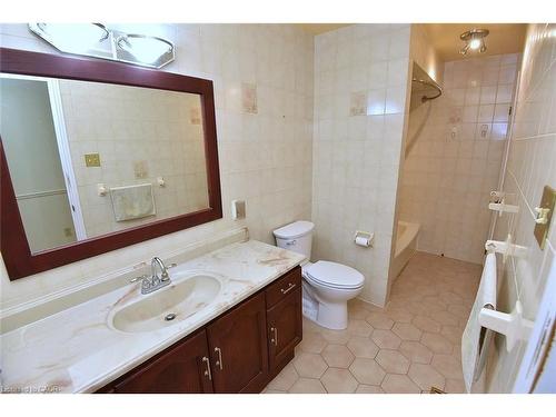 689 Penny Lane, Burlington, ON - Indoor Photo Showing Bathroom