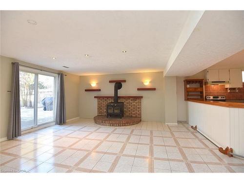 689 Penny Lane, Burlington, ON - Indoor Photo Showing Other Room