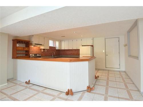 689 Penny Lane, Burlington, ON - Indoor Photo Showing Kitchen