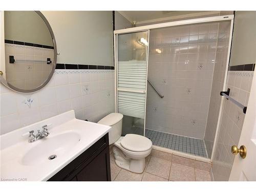 689 Penny Lane, Burlington, ON - Indoor Photo Showing Bathroom
