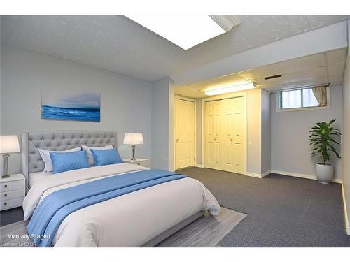689 Penny Lane, Burlington, ON - Indoor Photo Showing Bedroom