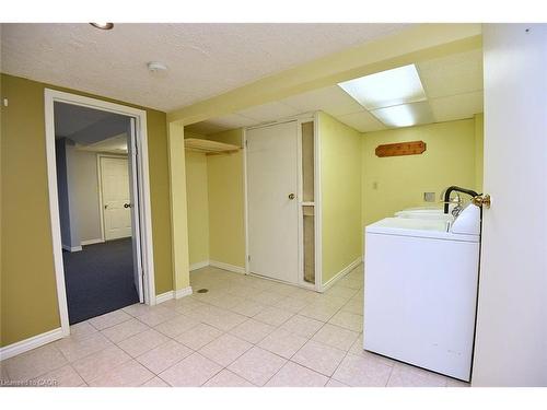 689 Penny Lane, Burlington, ON - Indoor Photo Showing Other Room