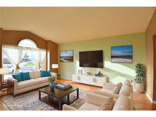 689 Penny Lane, Burlington, ON - Indoor Photo Showing Living Room
