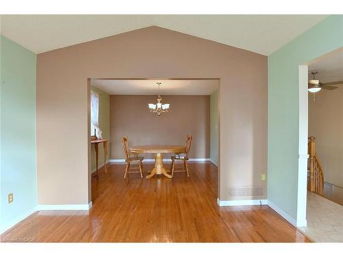 689 Penny Lane, Burlington, ON - Indoor Photo Showing Other Room