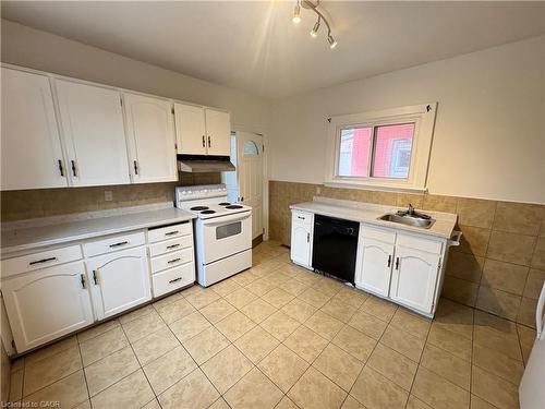 281 Wentworth Street N, Hamilton, ON - Indoor Photo Showing Kitchen