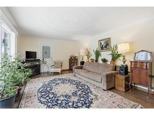 6780 Mcniven Road, Burlington, ON - Indoor Photo Showing Living Room