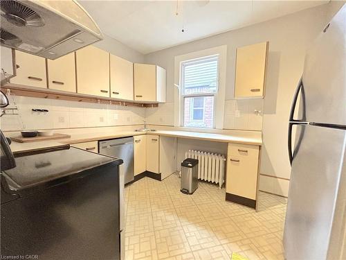 1-24 Burris Street, Hamilton, ON - Indoor Photo Showing Kitchen