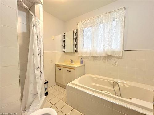 1-24 Burris Street, Hamilton, ON - Indoor Photo Showing Bathroom