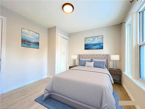 1-24 Burris Street, Hamilton, ON - Indoor Photo Showing Bedroom