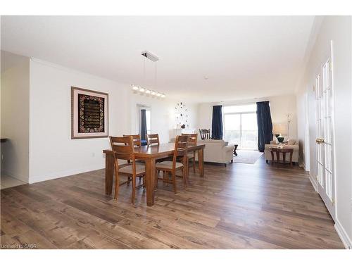 701-255 Keats Way, Waterloo, ON - Indoor Photo Showing Dining Room