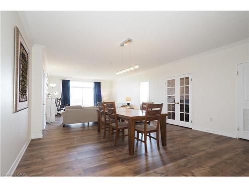 701-255 Keats Way, Waterloo, ON - Indoor Photo Showing Dining Room