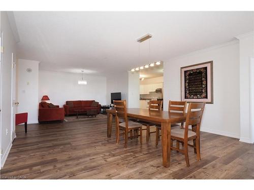 701-255 Keats Way, Waterloo, ON - Indoor Photo Showing Dining Room