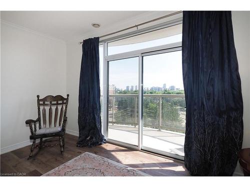 701-255 Keats Way, Waterloo, ON - Indoor