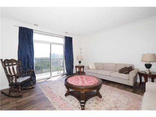 701-255 Keats Way, Waterloo, ON - Indoor Photo Showing Living Room