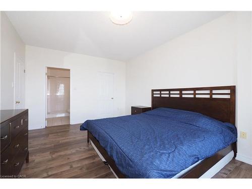 701-255 Keats Way, Waterloo, ON - Indoor Photo Showing Bedroom