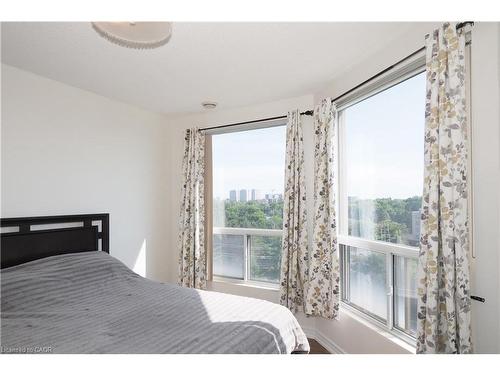 701-255 Keats Way, Waterloo, ON - Indoor Photo Showing Bedroom
