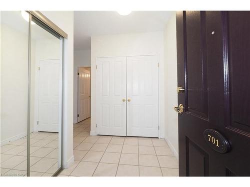 701-255 Keats Way, Waterloo, ON - Indoor Photo Showing Other Room