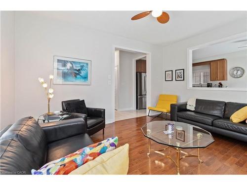 573 Gardenbrook Avenue, Oakville, ON - Indoor Photo Showing Living Room
