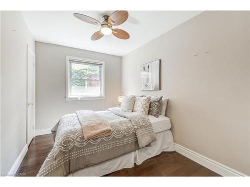 1216 De Quincy Crescent, Burlington, ON - Indoor Photo Showing Bedroom