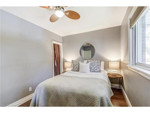 1216 De Quincy Crescent, Burlington, ON - Indoor Photo Showing Bedroom
