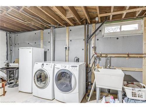 1216 De Quincy Crescent, Burlington, ON - Indoor Photo Showing Laundry Room