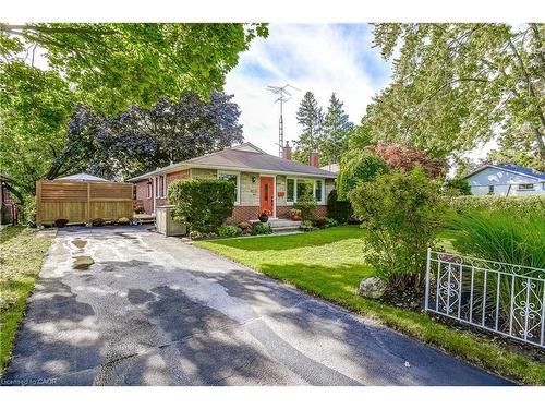 1216 De Quincy Crescent, Burlington, ON - Outdoor