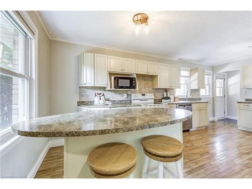 1216 De Quincy Crescent, Burlington, ON - Indoor Photo Showing Kitchen