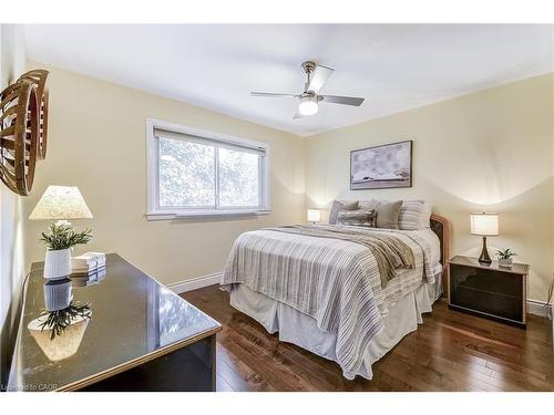 1216 De Quincy Crescent, Burlington, ON - Indoor Photo Showing Bedroom
