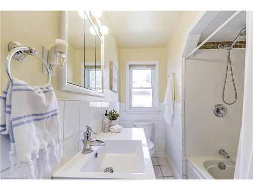 1216 De Quincy Crescent, Burlington, ON - Indoor Photo Showing Bathroom