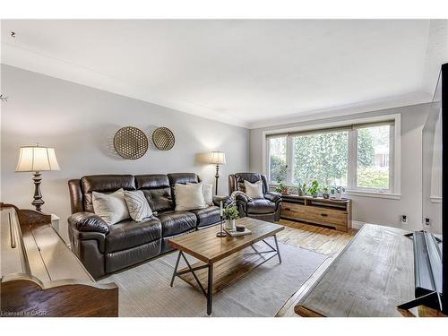 1216 De Quincy Crescent, Burlington, ON - Indoor Photo Showing Living Room