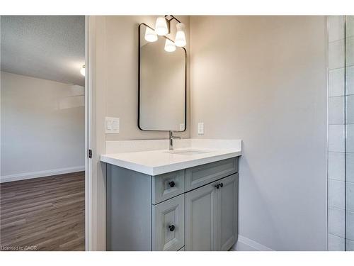 14 Olivia Place, Ancaster, ON - Indoor Photo Showing Bathroom