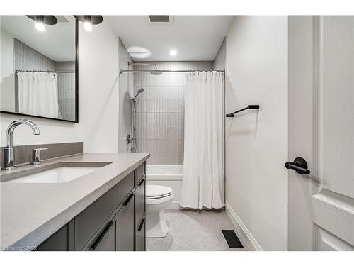 14 Olivia Place, Ancaster, ON - Indoor Photo Showing Bathroom